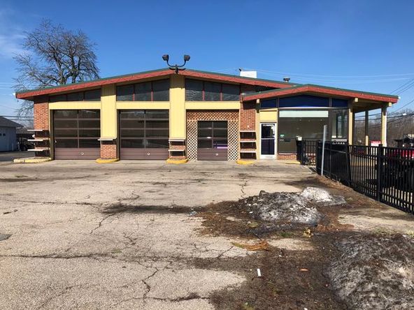 5 S Madison St, Oswego, IL 60543